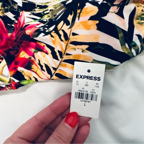 Three swim suit tops size L - Picture 2 of 6